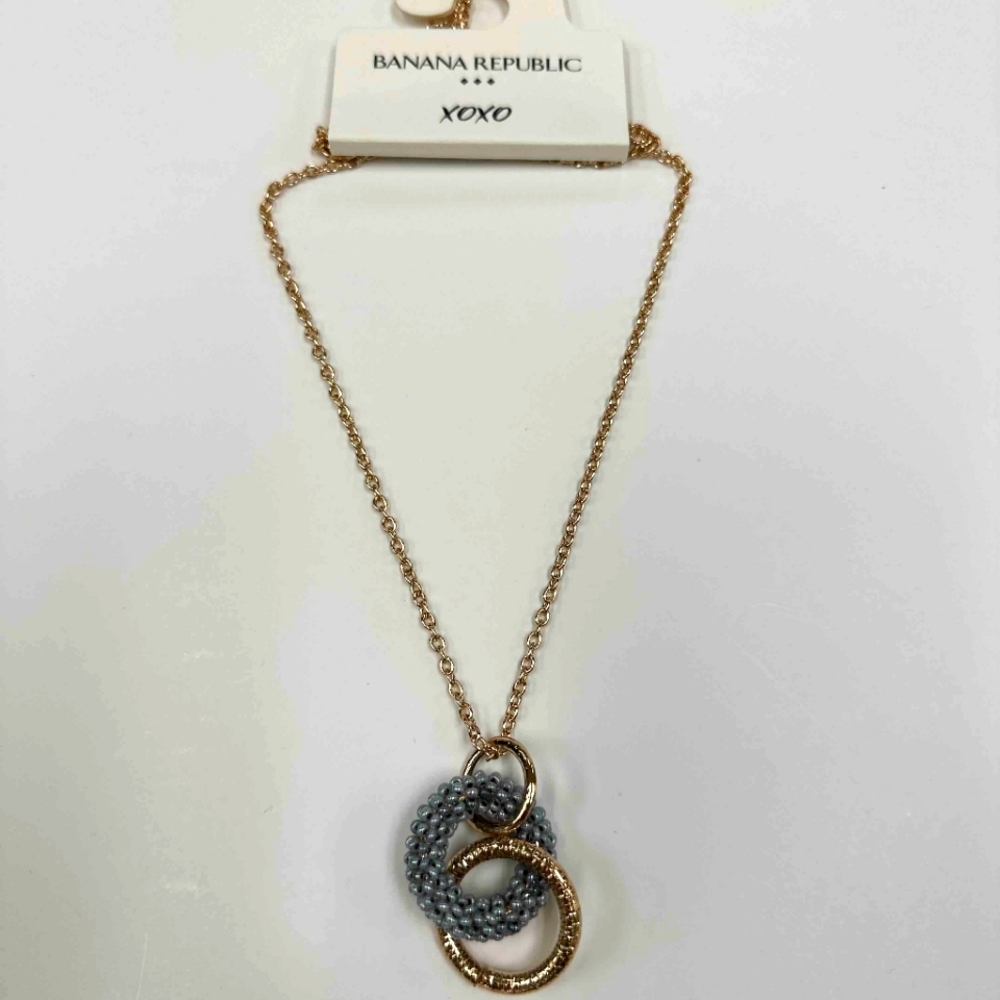 Banana Republic XOXO gold grey 3 ring necklace